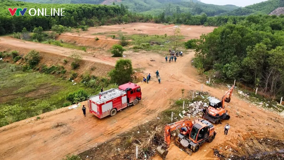 Nghệ An: Dập tắt ho&agrave;n to&agrave;n đ&aacute;m ch&aacute;y b&atilde;i r&aacute;c sau hơn 10 ng&agrave;y ch&aacute;y &acirc;m ỉ - Ảnh 3.