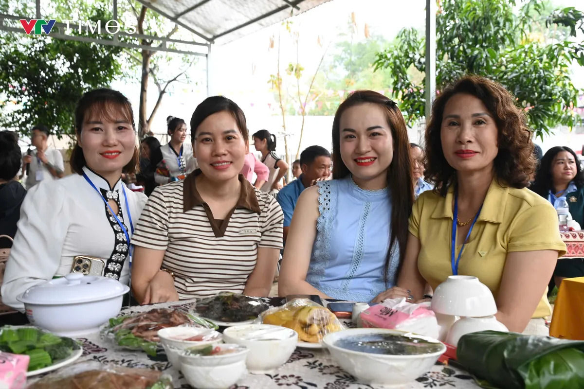 Hương vị n&uacute;i rừng lan tỏa từ Hội thi ẩm thực Then Kin Pang 2026 - Ảnh 6.