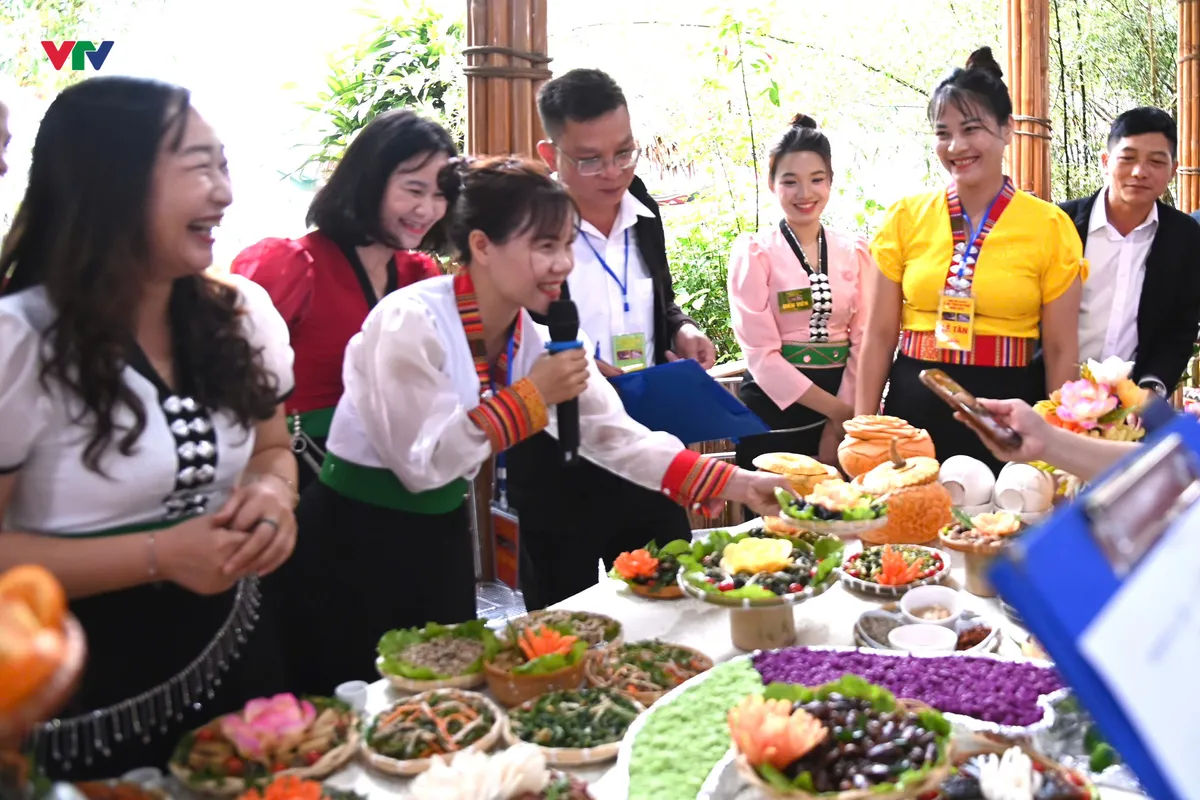 Hương vị n&uacute;i rừng lan tỏa từ Hội thi ẩm thực Then Kin Pang 2026 - Ảnh 4.