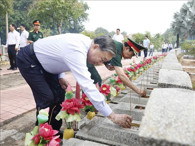 Tổng B&iacute; thư, Chủ tịch nước T&ocirc; L&acirc;m d&acirc;ng hương tri &acirc;n liệt sĩ tại T&acirc;y Ninh- Ảnh 1.