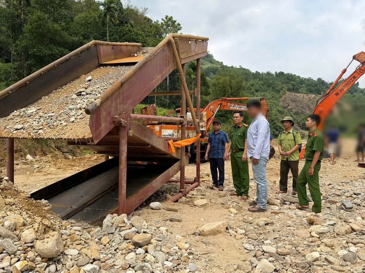 Đ&agrave; Nẵng: Kịp thời ph&aacute;t hiện, ngăn chặn nh&oacute;m khai th&aacute;c v&agrave;ng tr&aacute;i ph&eacute;p tại Tr&agrave; V&acirc;n- Ảnh 1.