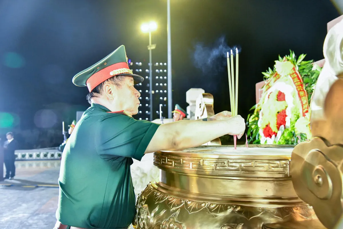 Tiếp tục thực hiện tốt ch&iacute;nh s&aacute;ch hậu phương Qu&acirc;n đội, chăm lo người c&oacute; c&ocirc;ng - Ảnh 2.