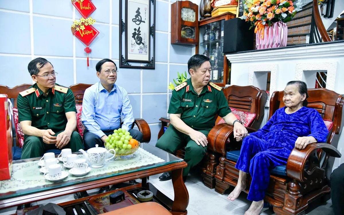 Tiếp tục thực hiện tốt ch&iacute;nh s&aacute;ch hậu phương Qu&acirc;n đội, chăm lo người c&oacute; c&ocirc;ng - Ảnh 4.