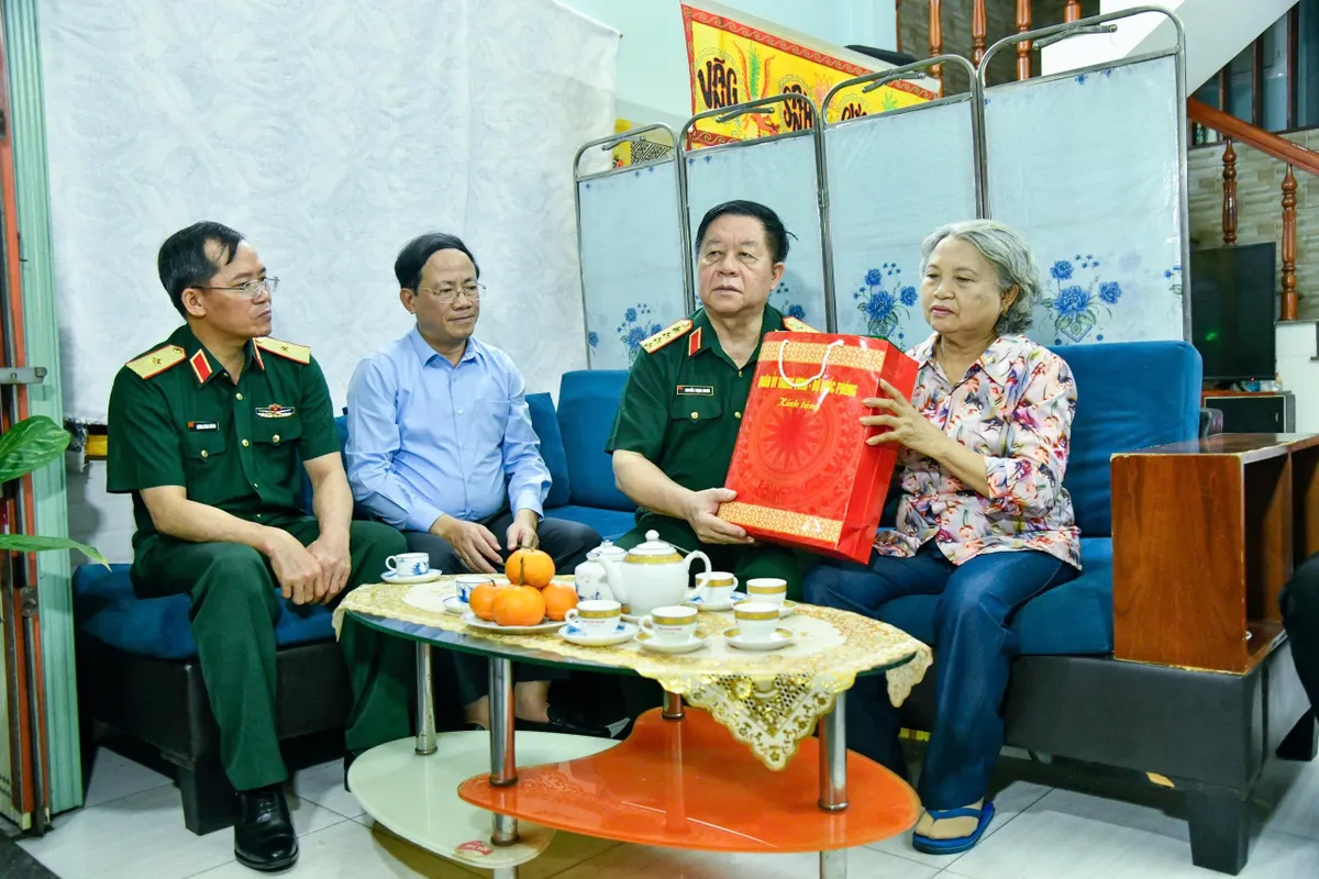 Tiếp tục thực hiện tốt ch&iacute;nh s&aacute;ch hậu phương Qu&acirc;n đội, chăm lo người c&oacute; c&ocirc;ng - Ảnh 5.