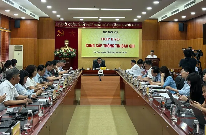 Bộ Ch&iacute;nh trị thống nhất tăng lương mức cơ sở l&ecirc;n 2,53 triệu đồng từ ng&agrave;y 1/7 - Ảnh 1.