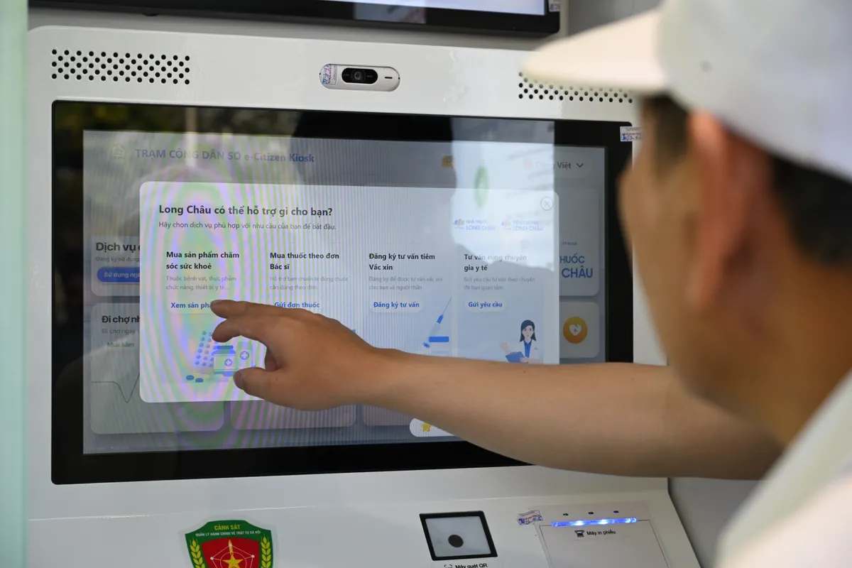 Người d&acirc;n TP Hồ Ch&iacute; Minh bất ngờ với Trạm C&ocirc;ng d&acirc;n số &ldquo;tất cả trong một&rdquo; ngay s&aacute;t nh&agrave;- Ảnh 8.
