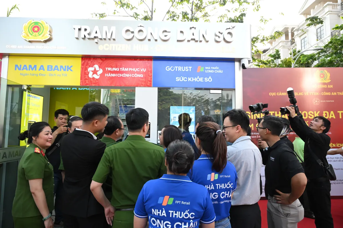 Người d&acirc;n TP Hồ Ch&iacute; Minh bất ngờ với Trạm C&ocirc;ng d&acirc;n số &ldquo;tất cả trong một&rdquo; ngay s&aacute;t nh&agrave;- Ảnh 12.
