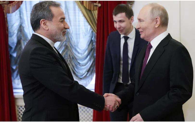 Ngoại trưởng Iran Abbas Araghchi gặp Tổng thống Nga Vladimir Putin, ngày 27/4/2026 (Ảnh:  TASS)