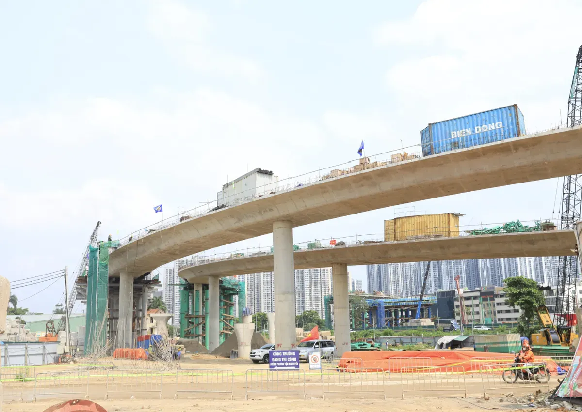 B&iacute; thư Th&agrave;nh ủy H&agrave; Nội Trần Đức Thắng kiểm tra, th&uacute;c tiến độ c&aacute;c dự &aacute;n trọng điểm- Ảnh 3.
