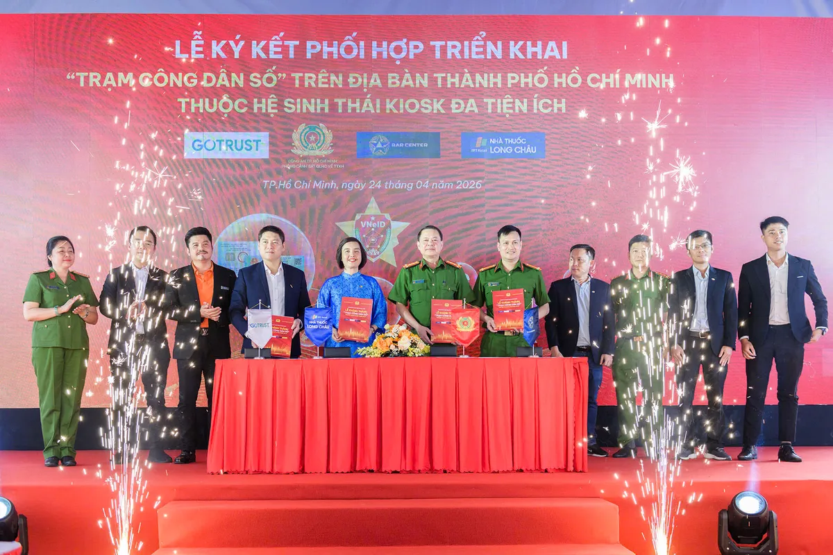 Người d&acirc;n TP Hồ Ch&iacute; Minh bất ngờ với Trạm C&ocirc;ng d&acirc;n số &ldquo;tất cả trong một&rdquo; ngay s&aacute;t nh&agrave;- Ảnh 2.