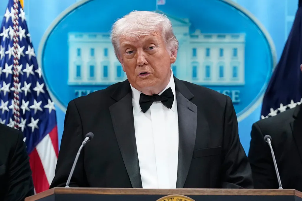Tổng thống Trump kh&ocirc;ng h&agrave;i l&ograve;ng với đề xuất mới nhất của Iran- Ảnh 1.