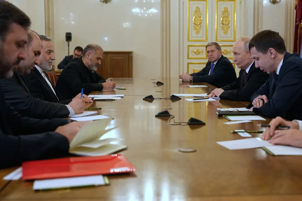 Ngoại trưởng Iran Araghchi hội đ&agrave;m với Tổng thống Nga Putin - Ảnh 2.