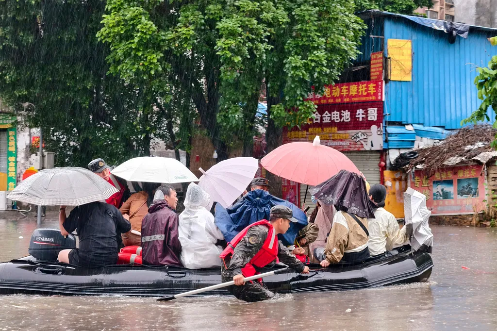 Lũ lụt nghi&ecirc;m trọng ở miền Nam Trung Quốc - Ảnh 1.