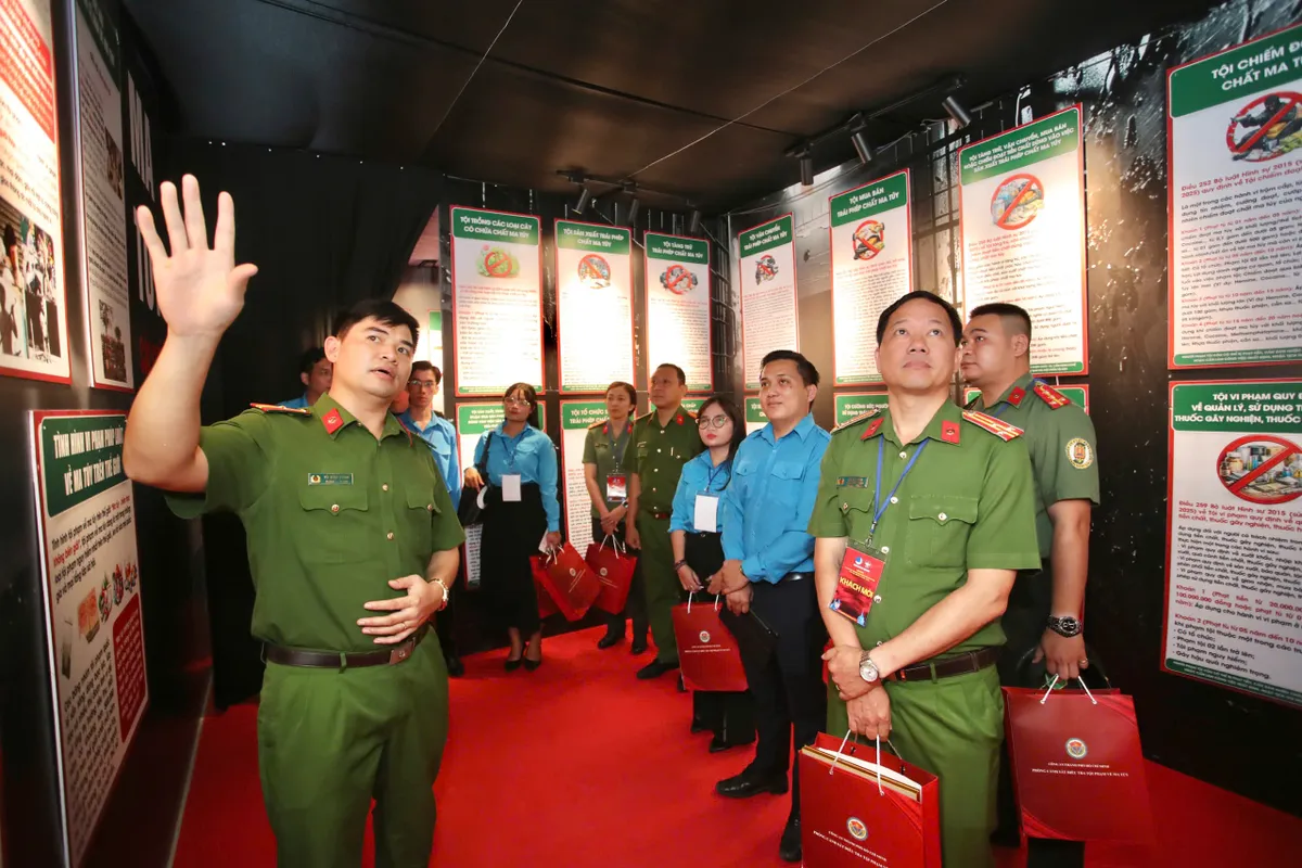 C&ocirc;ng an TP Hồ Ch&iacute; Minh bắt tay KOL, nghệ sĩ chống ma t&uacute;y tr&ecirc;n mạng x&atilde; hội- Ảnh 3.