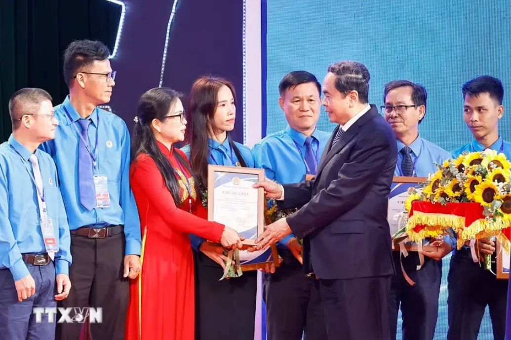 Chủ tịch Quốc hội: C&aacute;c cấp c&ocirc;ng đo&agrave;n tập trung n&acirc;ng cao năng suất lao động v&agrave; tăng trưởng hai con số- Ảnh 2.