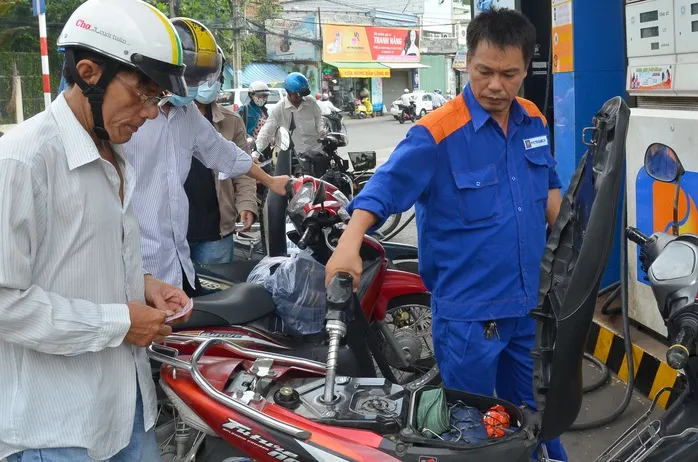 Th&ocirc;ng b&aacute;o thay đổi thời gian điều chỉnh gi&aacute; xăng dầu- Ảnh 1.