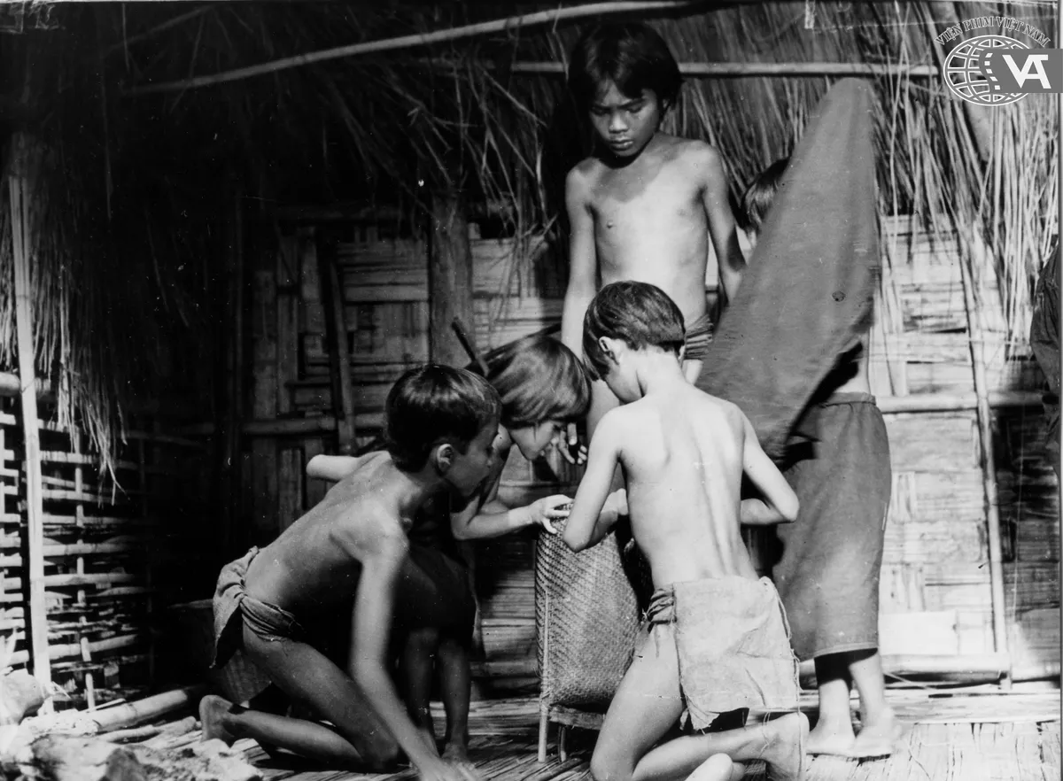 Chuyện chưa kể nữ đạo diễn phim G&aacute;nh xiếc rong (1989) - Ảnh 3.