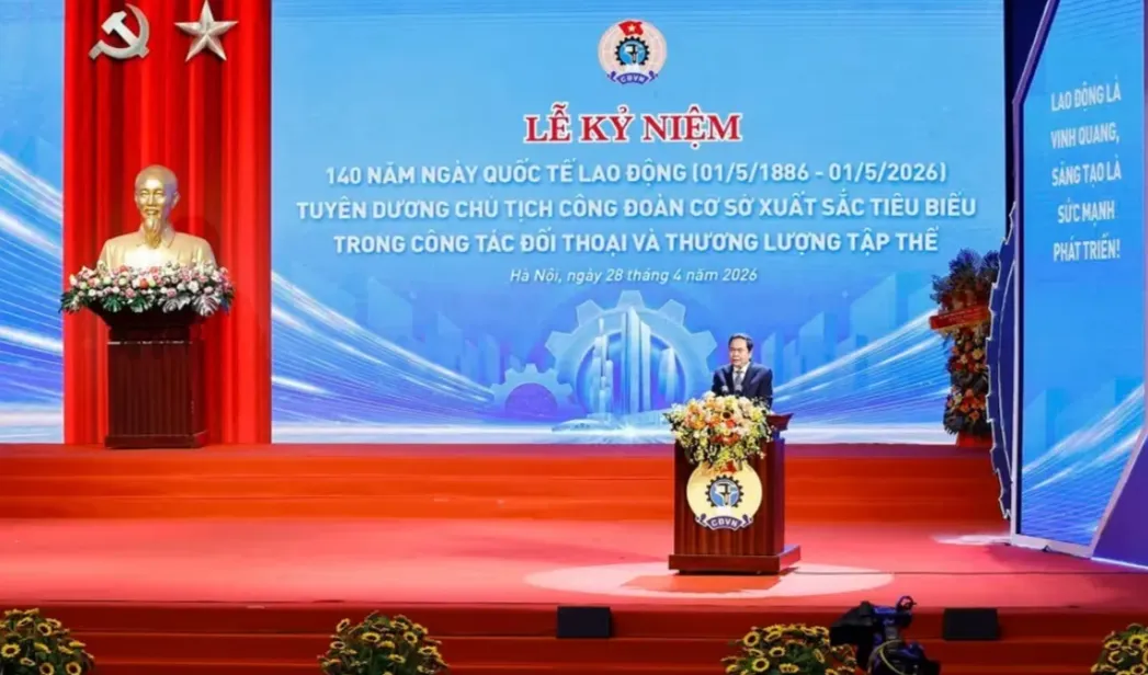 Chủ tịch Quốc hội dự lễ kỷ niệm 140 năm Ng&agrave;y Quốc tế Lao động, t&ocirc;n vinh c&aacute;n bộ c&ocirc;ng đo&agrave;n ti&ecirc;u biểu- Ảnh 2.