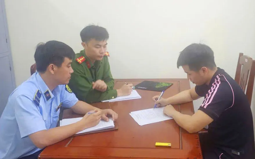 Lực lượng chức năng làm việc với đối tượng Nguyễn Tuấn Trường.