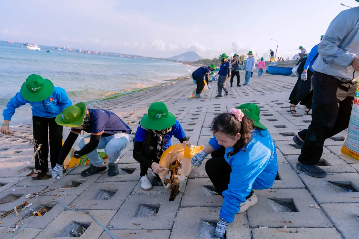K&yacute; kết giữ g&igrave;n m&ocirc;i trường, ra mắt m&ocirc; h&igrave;nh biển sạch tại x&atilde; Tuy An Nam, Đắk Lắk- Ảnh 4.