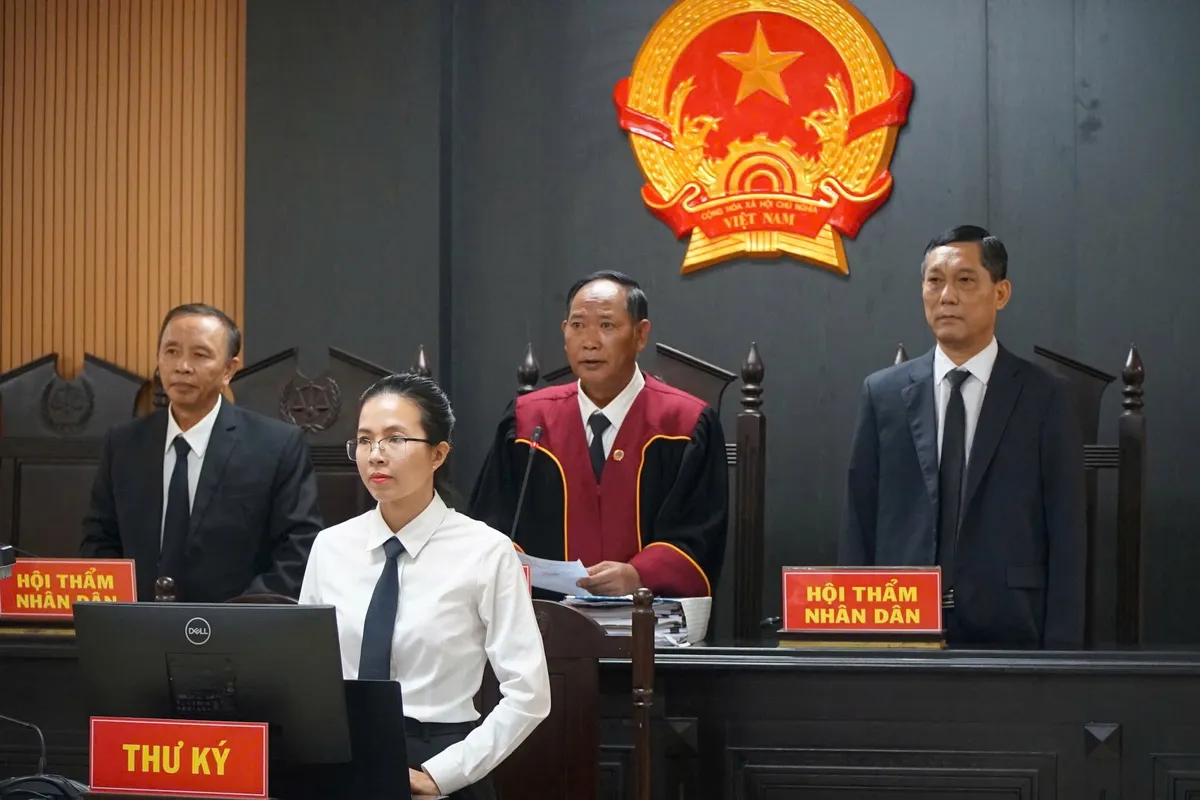 Tuy&ecirc;n phạt Nguyễn Đ&igrave;nh Thắng 11 năm t&ugrave; về tội khủng bố- Ảnh 1.