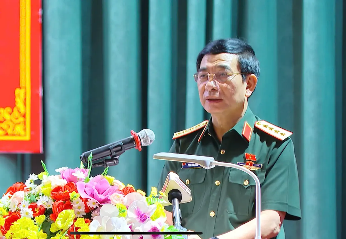 Ph&oacute; Thủ tướng, Bộ trưởng Bộ Quốc ph&ograve;ng Phan Văn Giang tiếp x&uacute;c cử tri sau Kỳ họp thứ nhất tại Th&aacute;i Nguy&ecirc;n  - Ảnh 2.