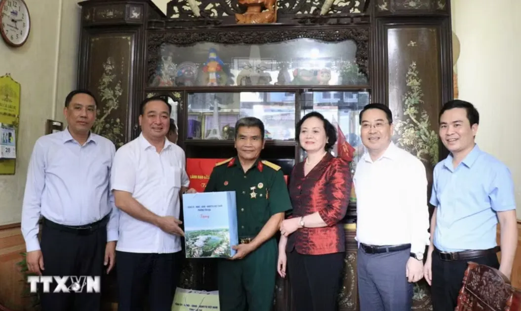 Ph&oacute; Thủ tướng Phạm Thị Thanh Tr&agrave; thăm, tặng qu&agrave; tại tỉnh L&agrave;o Cai - Ảnh 1.
