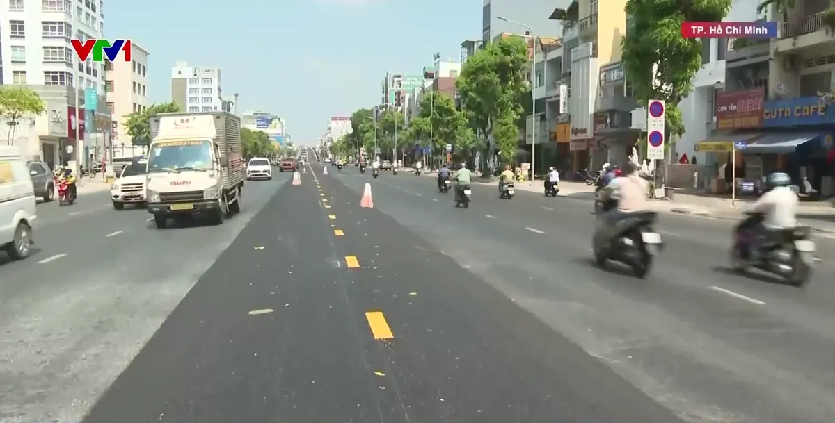 TP Hồ Ch&iacute; Minh: Hiệu quả bước đầu từ giải ph&aacute;p th&aacute;o dải ph&acirc;n c&aacute;ch, mở rộng đường Cộng H&ograve;a - Ảnh 2.