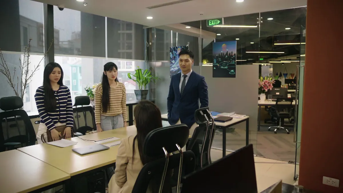 Bước ch&acirc;n v&agrave;o đời - Tập 29: Bị Dũng lừa thảm hại, Trang lại đ&aacute;nh t&igrave;nh địch vỡ đầu - Ảnh 10.