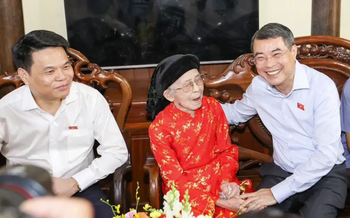 Thủ tướng L&ecirc; Minh Hưng tri &acirc;n người c&oacute; c&ocirc;ng tại Hải Ph&ograve;ng dịp kỷ niệm 30/4- Ảnh 1.