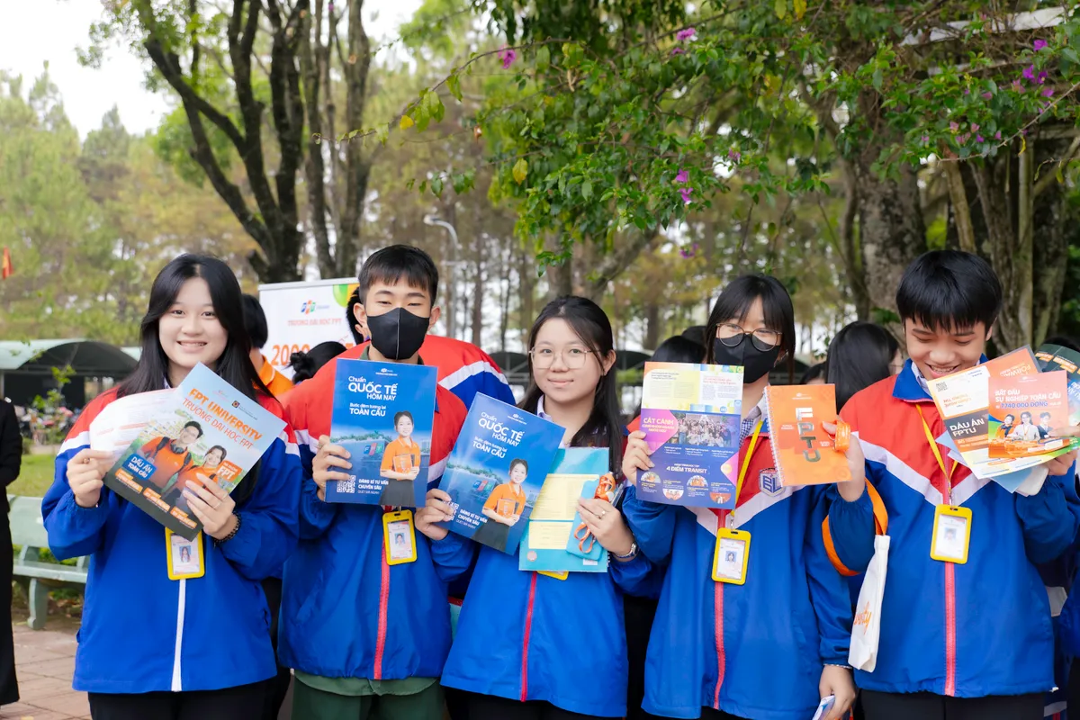 Khi “tấm vé vàng” mang tên học bổng trở thành hy vọng lớn của nhiều bạn trẻ- Ảnh 2. Khi “tấm vé vàng” mang tên học bổng trở thành hy vọng lớn của nhiều bạn trẻ- Ảnh 2.