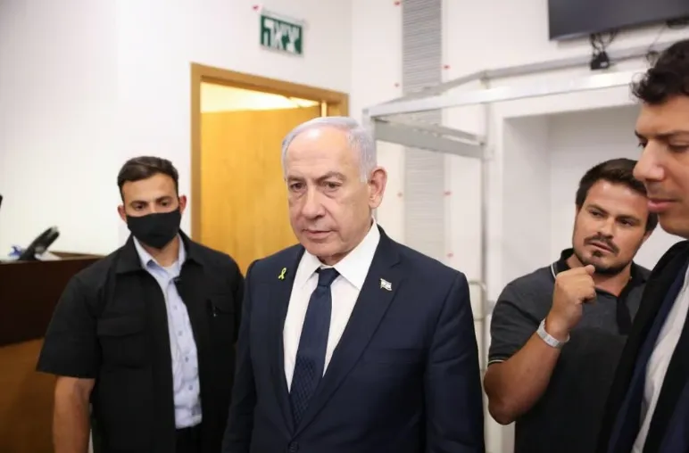 Thủ tướng Netanyahu xuất hiện tại phi&ecirc;n t&ograve;a x&eacute;t xử vụ &aacute;n tham nhũng - Ảnh 1.