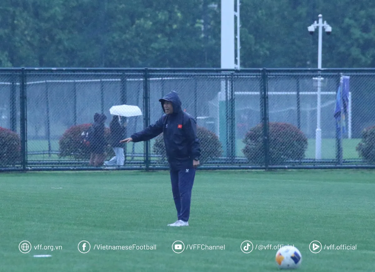 U17 Nữ Việt Nam nỗ lực vượt kh&oacute; trong buổi tập đầu ti&ecirc;n tại Trung Quốc- Ảnh 2.