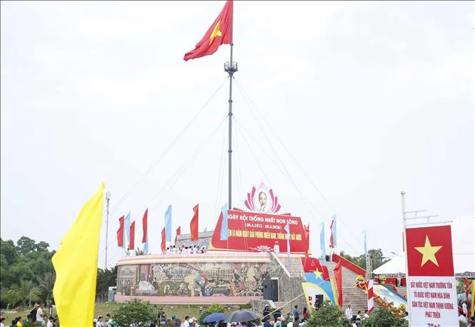 Tổng B&iacute; thư, Chủ tịch nước T&ocirc; L&acirc;m dự Lễ thượng cờ &ldquo;Thống nhất non s&ocirc;ng&rdquo; tại Quảng Trị- Ảnh 2.