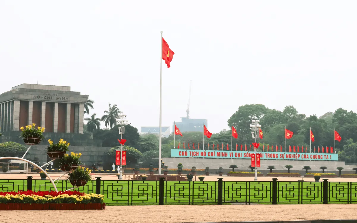 Lăng Bác rực rỡ cờ hoa hướng đến đại lễ (Ảnh: Minh Phương)