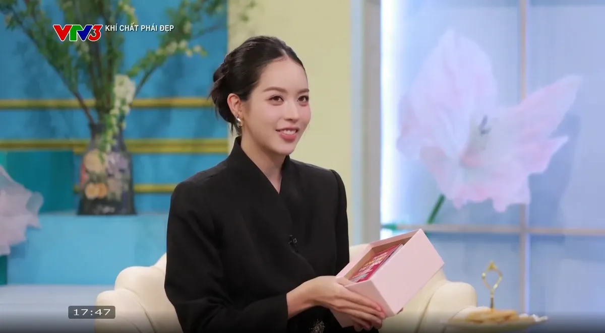 Hoa hậu Thanh Thủy: Đằng sau vương miện l&agrave; tuổi thơ kỷ luật th&eacute;p - Ảnh 1.