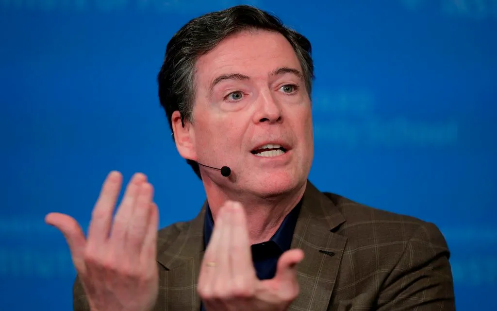 Cựu Giám đốc FBI James Comey (Ảnh: AP)