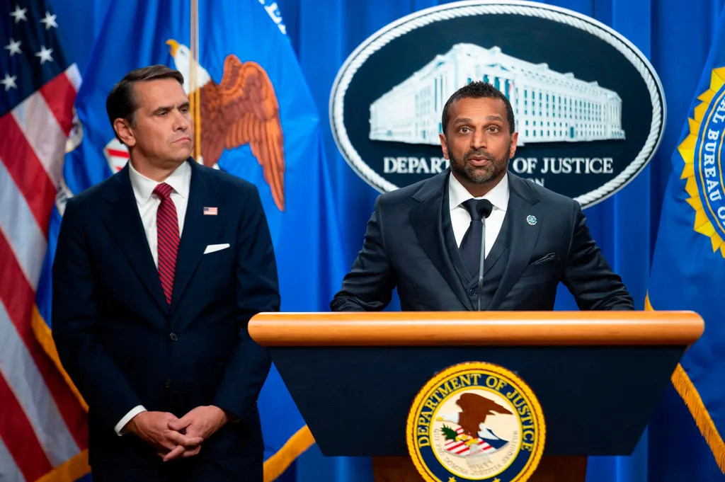 Cựu Gi&aacute;m đốc FBI bị buộc tội đe dọa t&iacute;nh mạng Tổng thống Trump- Ảnh 2.