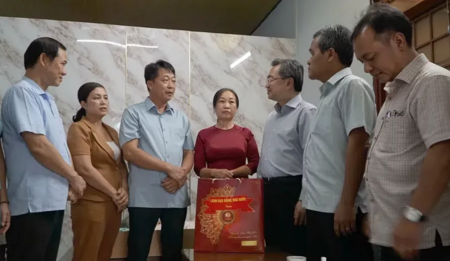 L&atilde;nh đạo Đảng, Nh&agrave; nước chăm lo c&aacute;c gia đ&igrave;nh ch&iacute;nh s&aacute;ch ở nhiều địa phương - Ảnh 3.