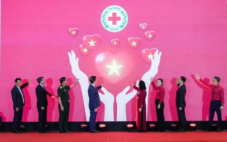 Các đại biểu thực hiện nghi thức ấn nút phát động Tháng Nhân đạo 2026 - Ảnh: VGP