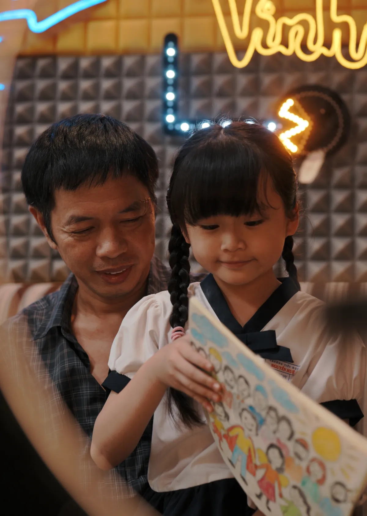 Sau những ồn &agrave;o trục lợi từ thiện tr&ecirc;n phim ảnh, điều đọng lại l&agrave; c&aacute;i t&igrave;nh, sự bao dung của người Việt - Ảnh 8.