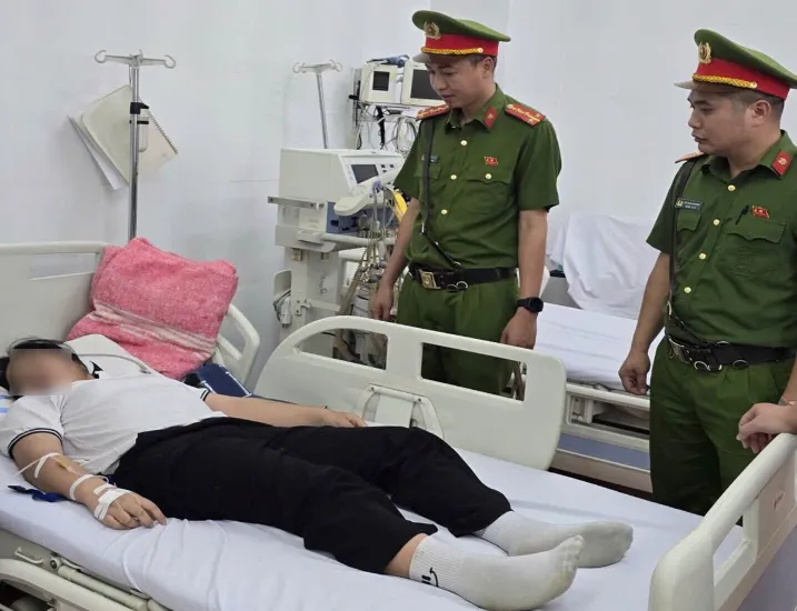 C&ocirc;ng an phường kịp thời hỗ trợ ch&aacute;u b&eacute; bị ngất tr&ecirc;n đường- Ảnh 1.