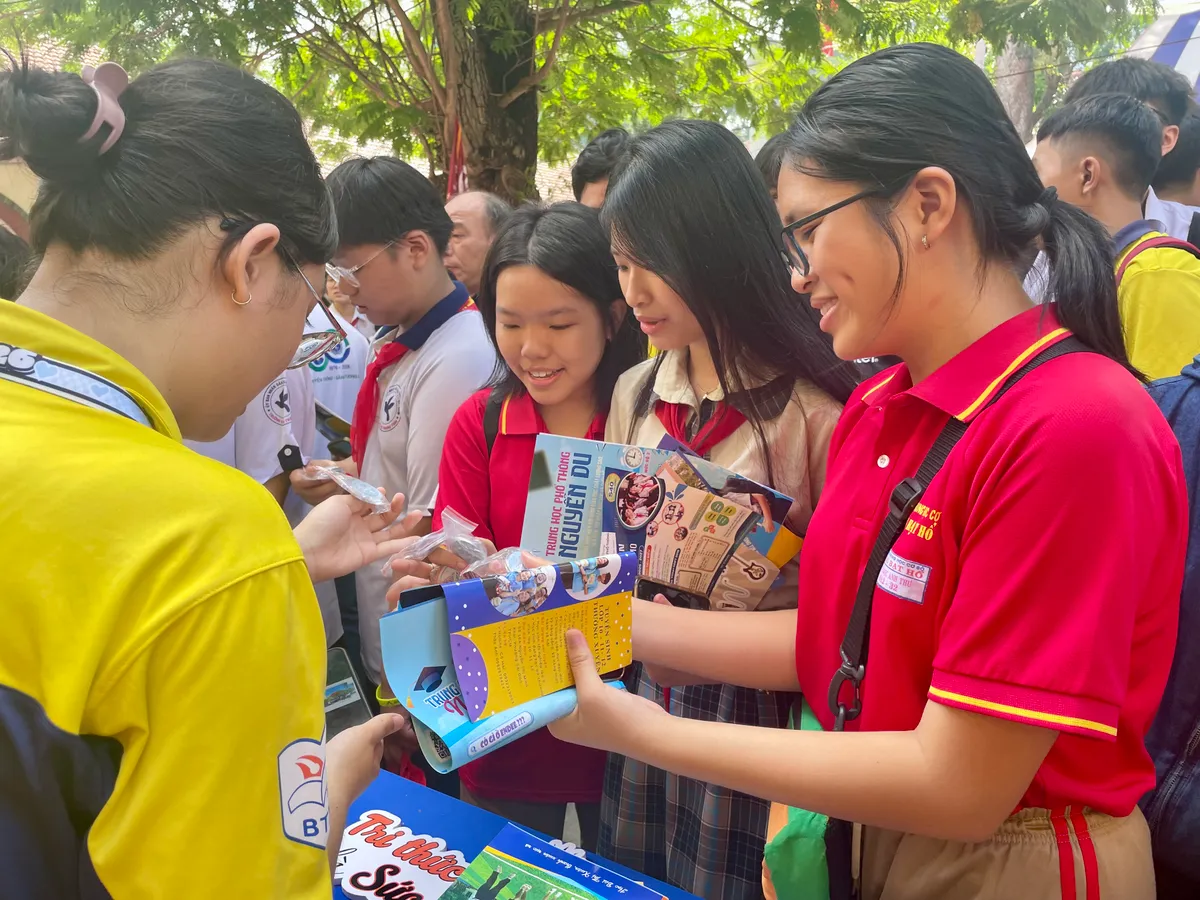 Chỉ ti&ecirc;u tuyển sinh v&agrave; loạt th&ocirc;ng tin th&iacute; sinh thi v&agrave;o lớp 10 c&ocirc;ng lập cần lưu &yacute; - Ảnh 1.