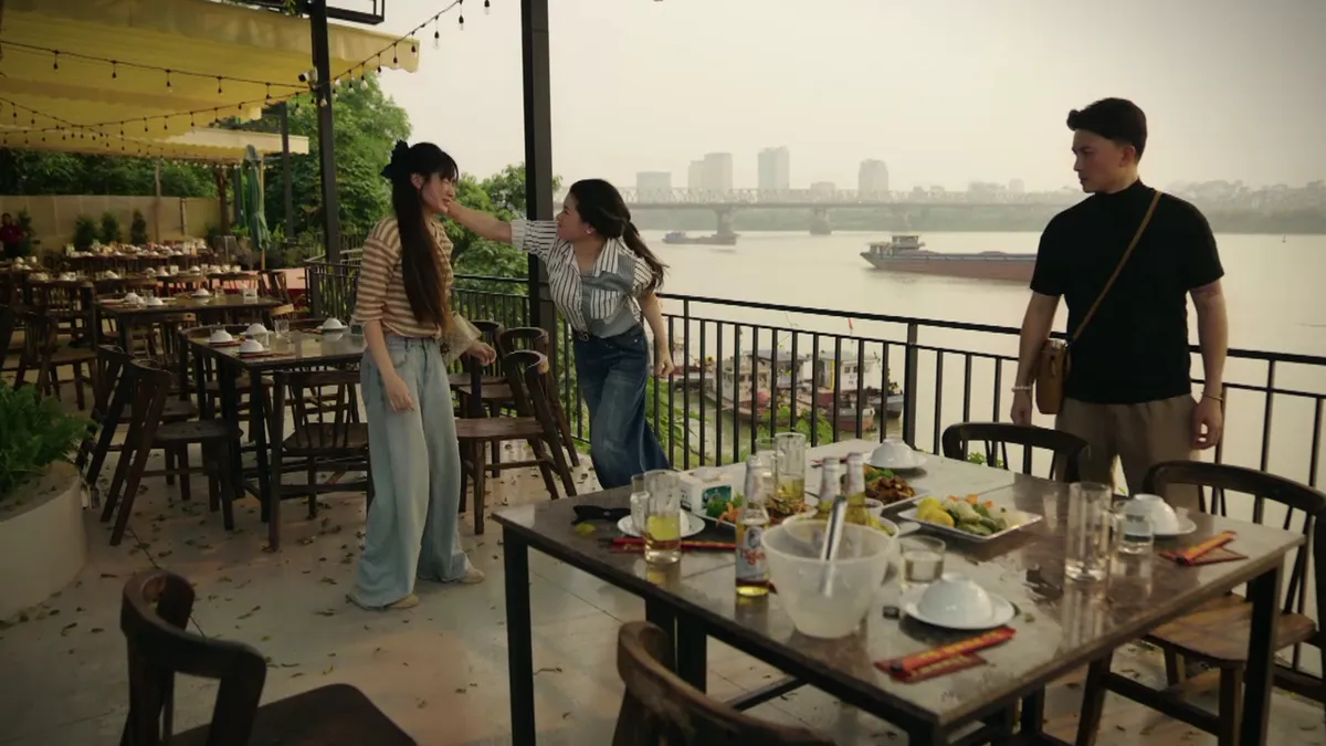 Bước ch&acirc;n v&agrave;o đời - Tập 29: Bị Dũng lừa thảm hại, Trang lại đ&aacute;nh t&igrave;nh địch vỡ đầu - Ảnh 13.