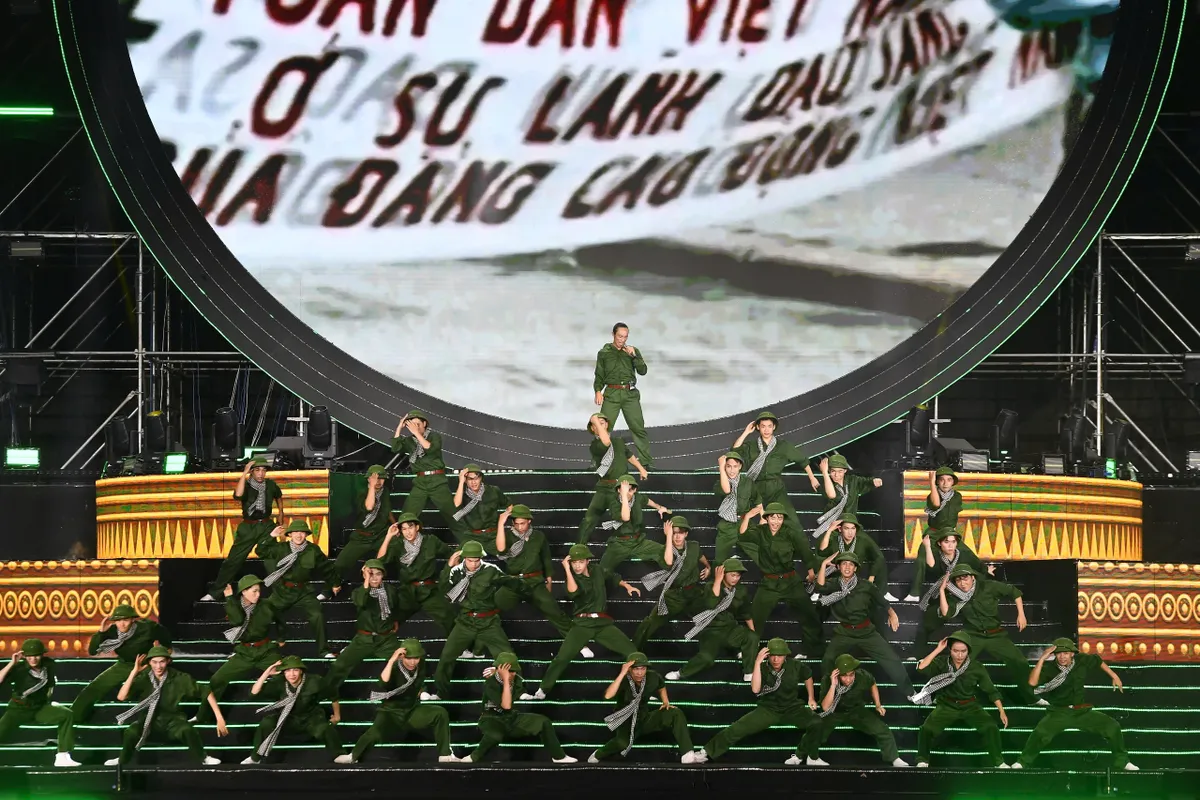 Hào hùng chương trình nghệ thuật đặc biệt "Âm vang Tổ quốc" - Ảnh 4.