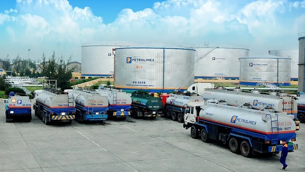 Nghị quyết 19 gỡ loạt rào cản cho doanh nghiệp xăng dầu, cắt giảm mạnh thủ tục và điều kiện kinh doanh- Ảnh 1. Nghị quyết 19 gỡ loạt rào cản cho doanh nghiệp xăng dầu, cắt giảm mạnh thủ tục và điều kiện kinh doanh- Ảnh 1.