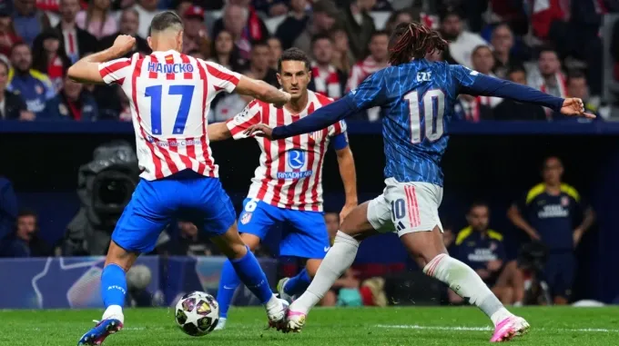 HLV Mikel Arteta phẫn nộ v&igrave; Arsenal bị tước phạt đền ở trận h&ograve;a Atletico Madrid- Ảnh 1.