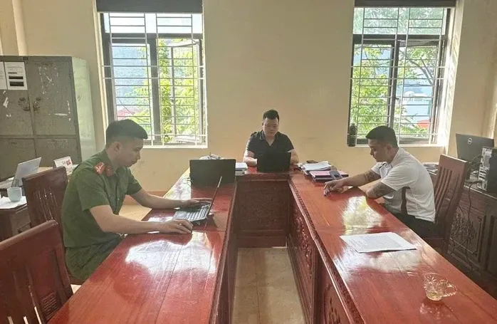 Mâu thuẫn từ bình luận xúc phạm trên Facebook, một người đàn ông bị đánh trọng thương- Ảnh 1. Mâu thuẫn từ bình luận xúc phạm trên Facebook, một người đàn ông bị đánh trọng thương- Ảnh 1.