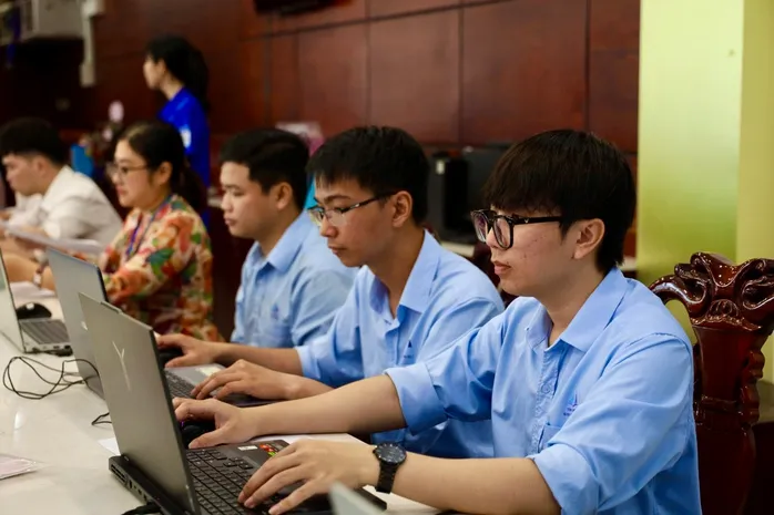 Công chức đi học tập trung có được tính thời gian công tác? - Ảnh 1.