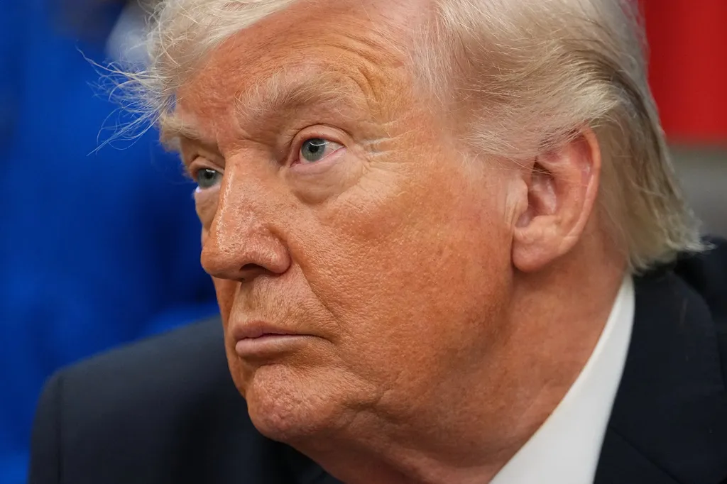 Hai vấn đề khiến tỷ lệ ủng hộ Tổng thống Donald Trump giảm mạnh- Ảnh 2.